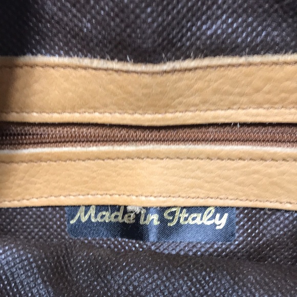 Avorio buttery smooth soft leather crossbody/shoulder bag. Made in Italy. - Picture 11 of 11